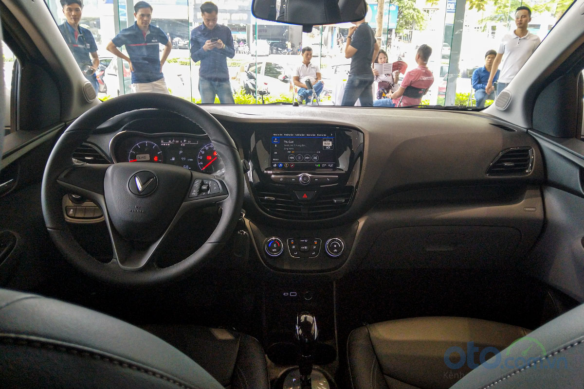 So sanh xe VinFast Fadil 2019 va Suzuki Celerio 2018