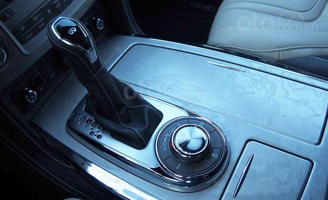 Ưu nhược điểm của Infiniti QX80 2019 - Hộp số tiện lợi
