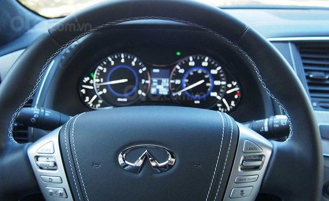 Ưu nhược điểm của Infiniti QX80 2019 - Đánh lái khá nặng