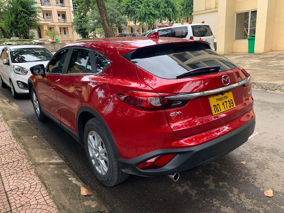 Chiếc Mazda CX-4 2019 biển Lào lăn bánh tại Việt Nam có gì đặc biệt? a3