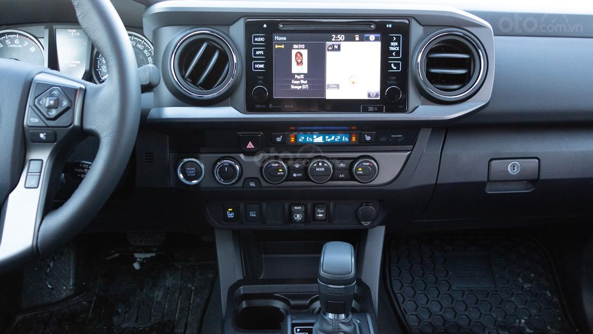 Đánh giá xe Toyota Tacoma TRD Pro 2019 về hệ thống thông tin giải trí Đánh giá xe Toyota Tacoma TRD Pro 2019 về hệ thống thông tin giải trí