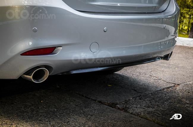 Đánh giá xe Mazda 6 2019 bản máy dầu Skyactiv-D về đuôi xe - Gọn gàng