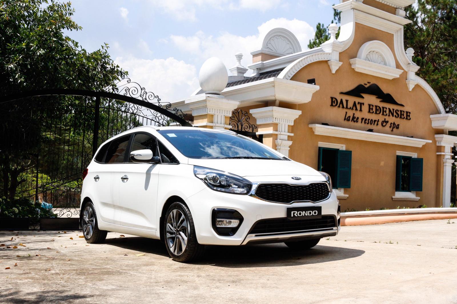 Thông số kỹ thuật xe Kia Rondo 2019 bản Standard MT vừa ra mắt Việt Nam a1