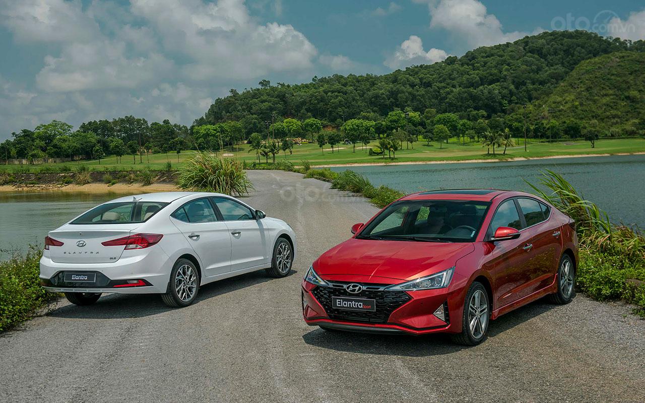 Doanh số Hyundai Elantra giảm nhẹ trong tháng 7