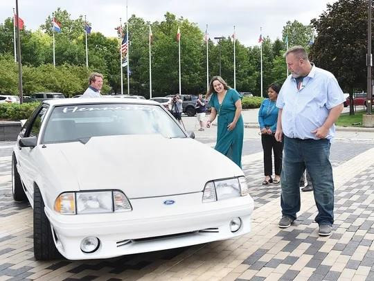 Ford Mustang GT 1993 hội ngộ chủ cũ sau 17 năm vì câu chuyện tình cảm động a2