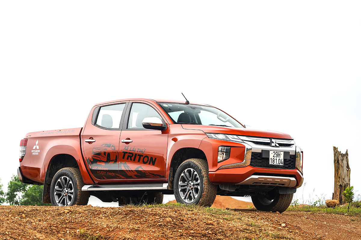 Mitsubishi Triton tụt hạng, nhường chỗ cho Mazda BT-50