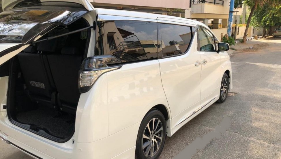 Toyota Vellfire.