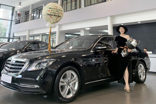 Nữ doanh nhân thành đạt Hoàng Kim Ngọc trong vai Uyên