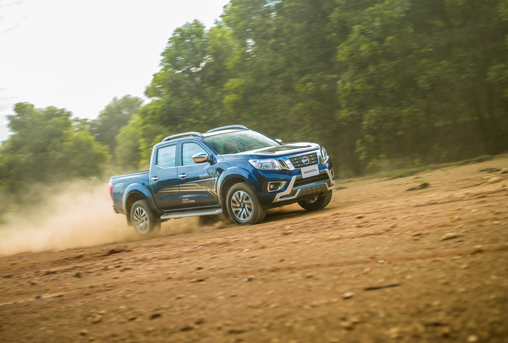  Nissan Navara EL Premium Z 2019 có giá tạm tính 679 triệu tại Việt Nam? a3