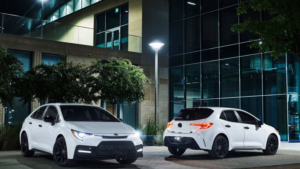 Toyota Corolla Nightshade Edition 2020 bao gồm hai phiên bản (hatchback và sedan)