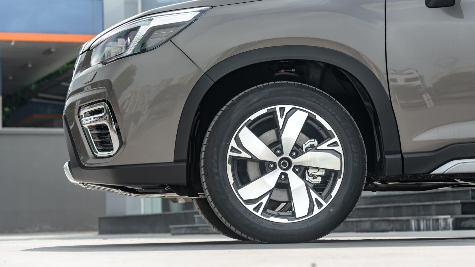 So sánh xe Mazda CX-5 2019 và Subaru Forester 2019: Mâm xe Forester