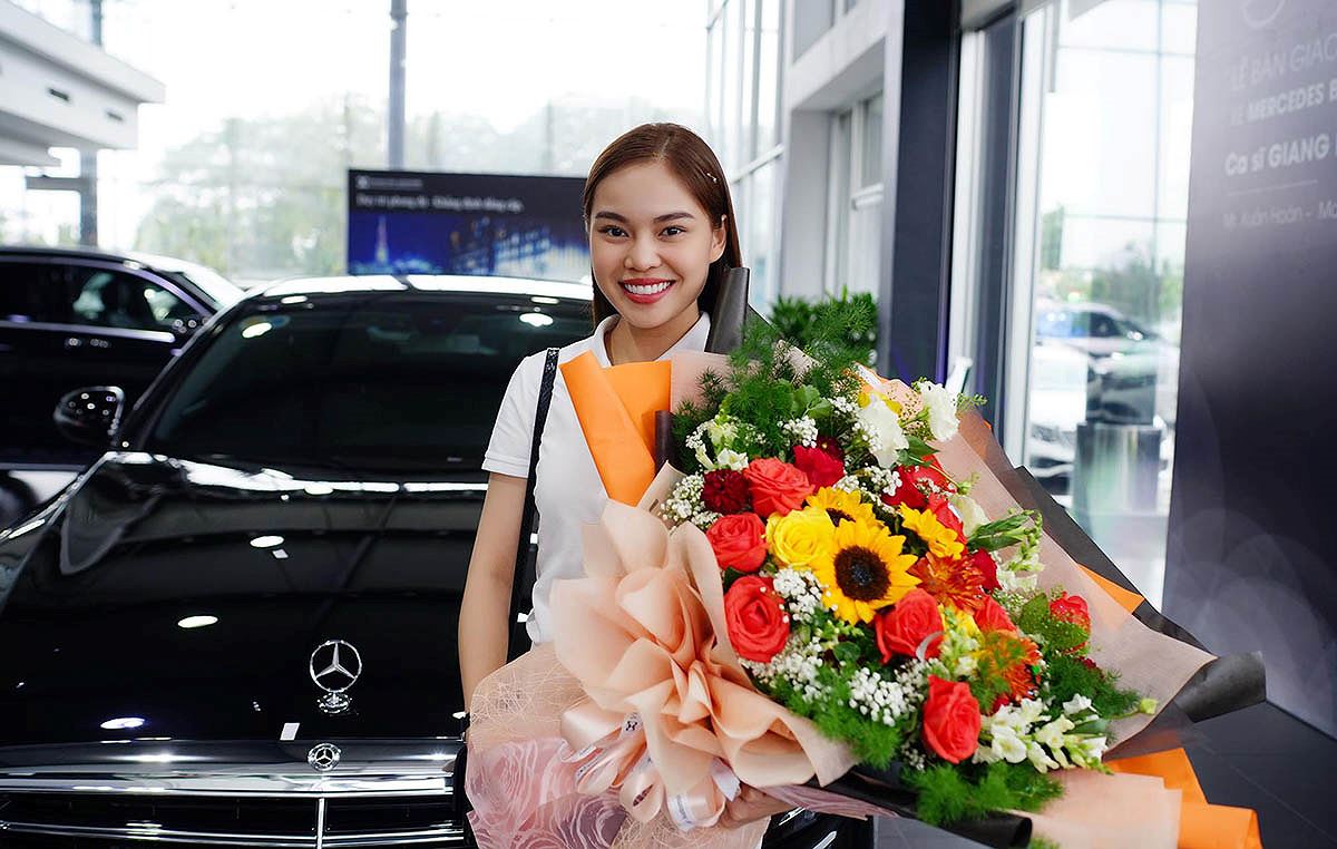 Ca sĩ Giang Hồng Ngọc chi 2,1 tỷ đồng sắm xế sang Mercedes-Benz E 200 2019 a3