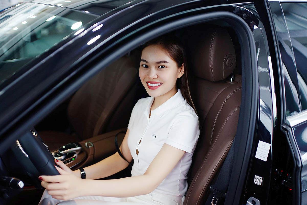 Ca sĩ Giang Hồng Ngọc chi 2,1 tỷ đồng sắm xế sang Mercedes-Benz E 200 2019 a8