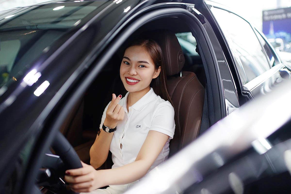 Ca sĩ Giang Hồng Ngọc chi 2,1 tỷ đồng sắm xế sang Mercedes-Benz E 200 2019 a7