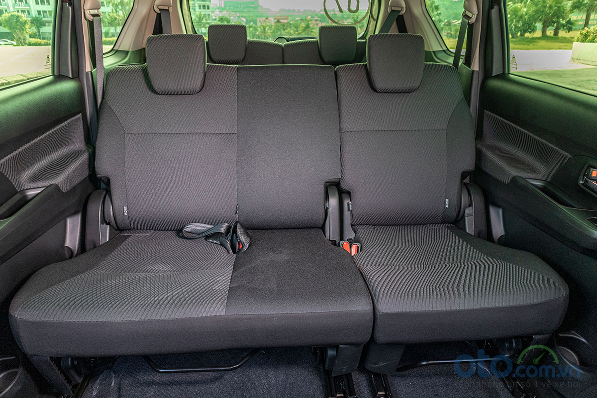 Nội thất Suzuki Ertiga 2019 chỉ có nội thất nỉ.