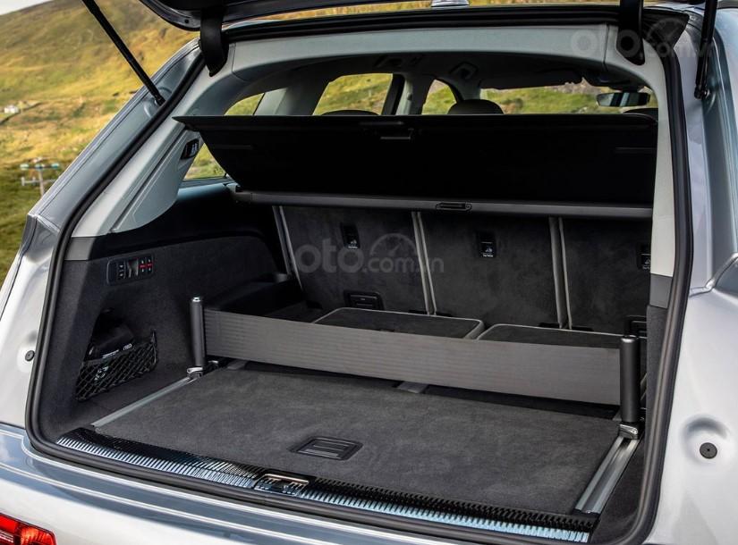 Khoang hành lý Audi Q7 2020.