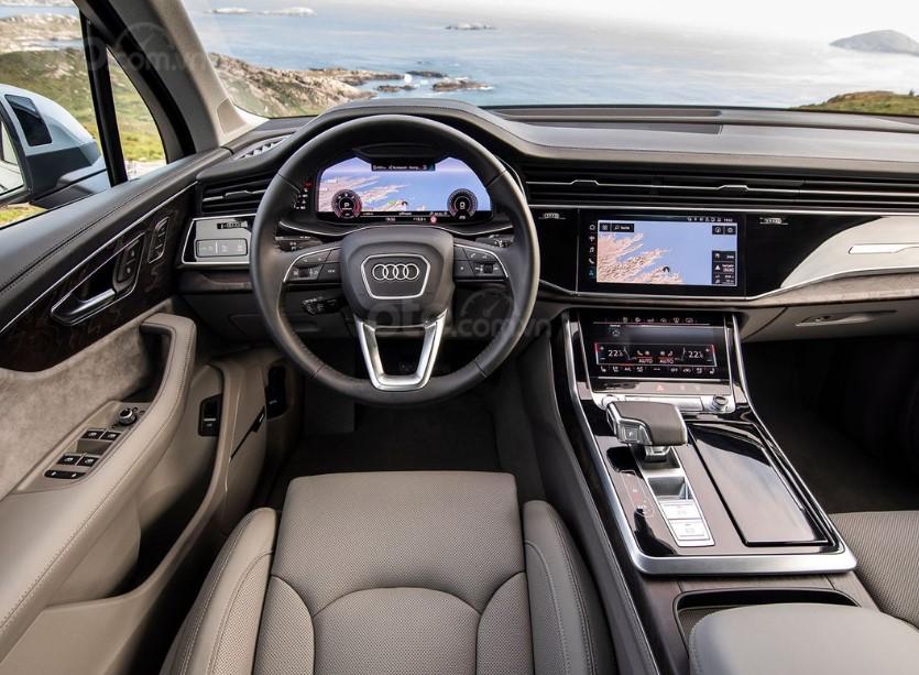 Bảng táp-lô của Audi Q7 2020.
