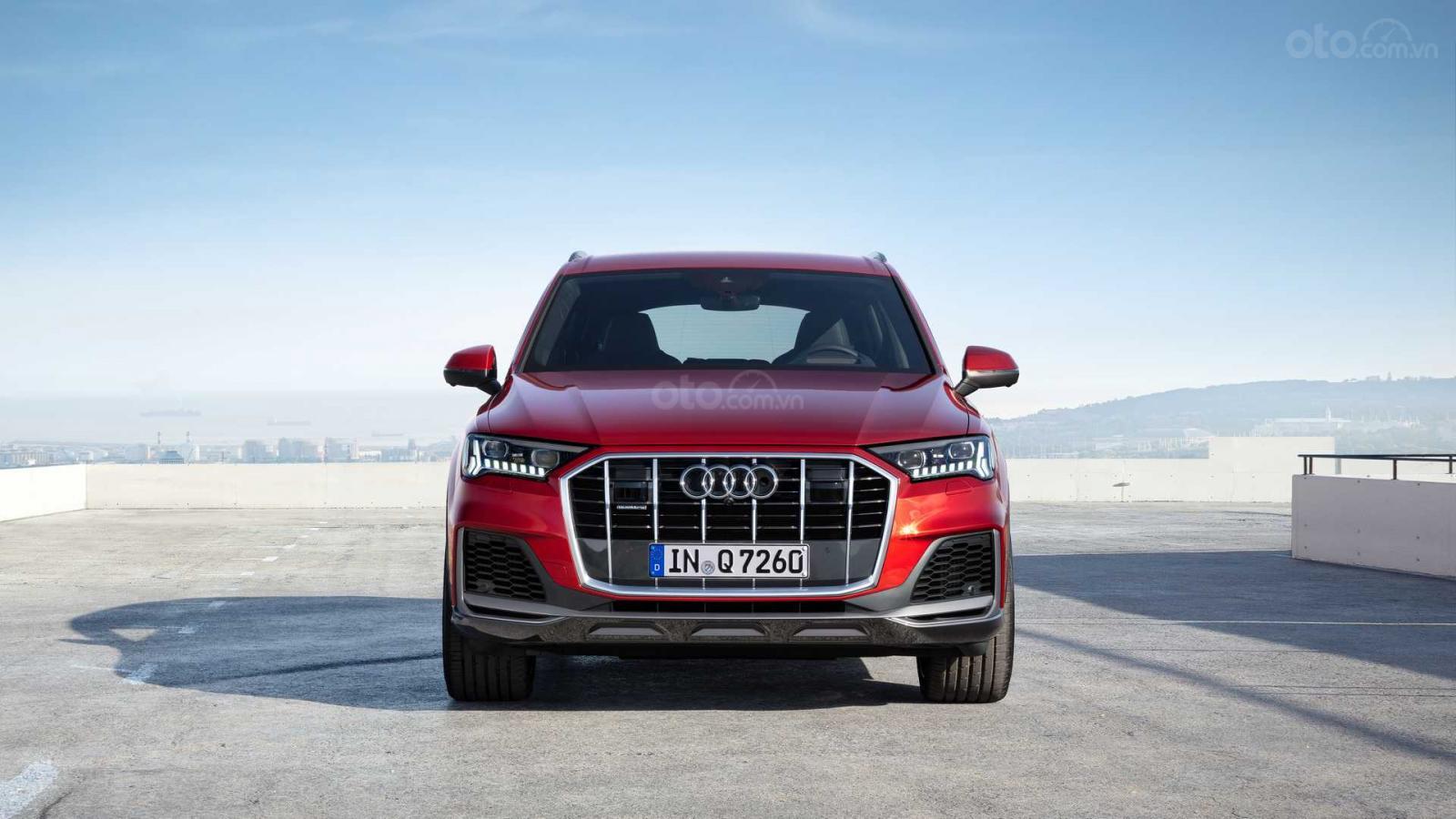 Chính diện đầu xe Audi Q7 2020.