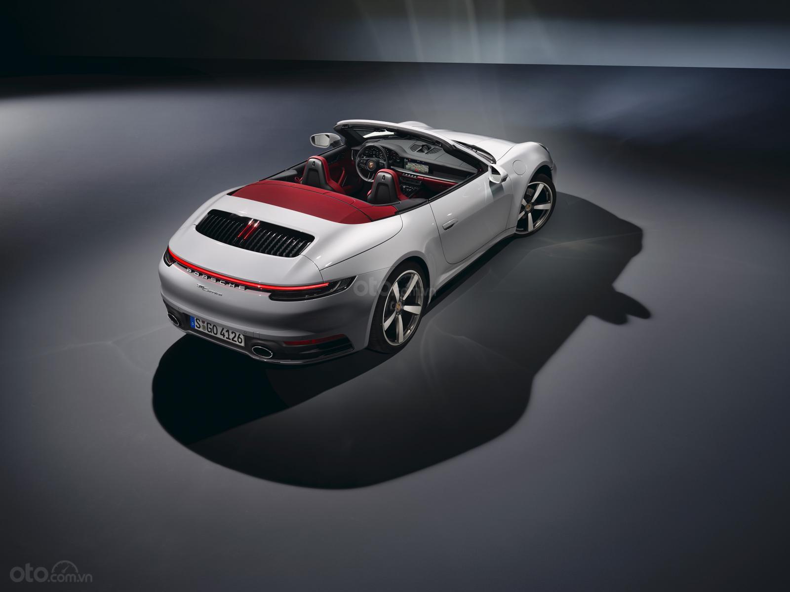 Carrera là phiên bản dành cho những người yêu thích và bắt đầu tiếp cận dòng xe huyền thoại Porsche 911 1.