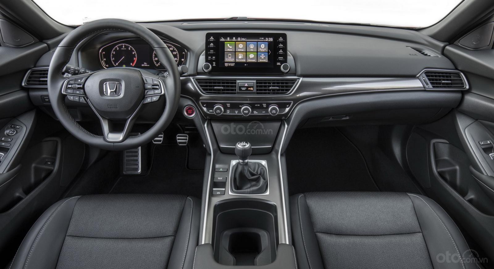 So sánh xe Honda Accord 2019 và đời cũ qua ảnh a2