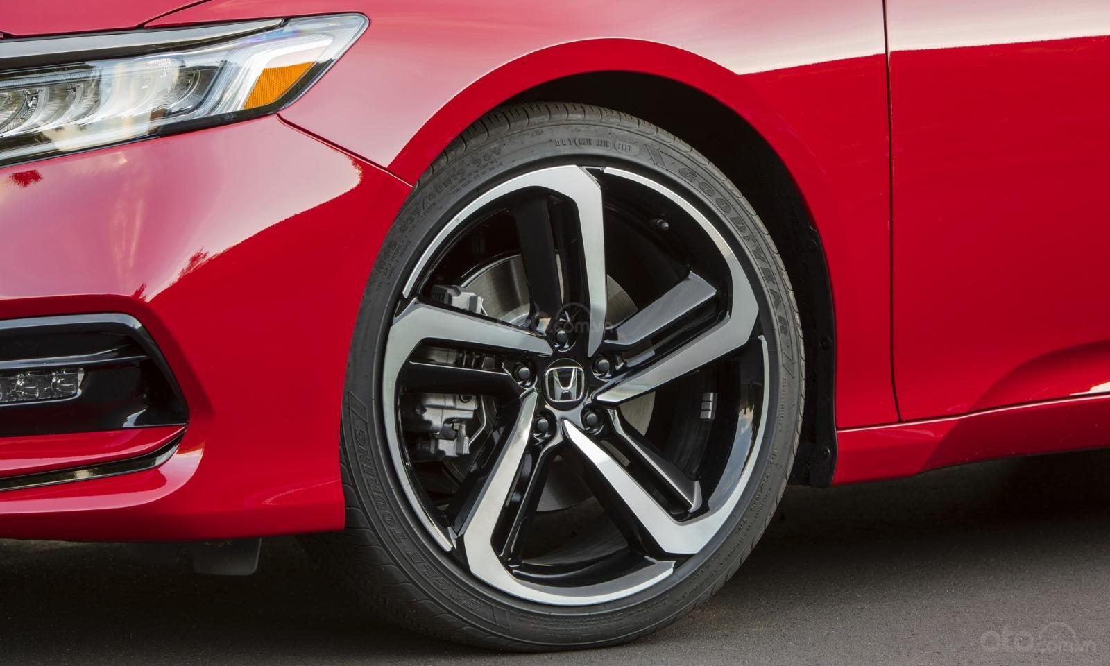 So sánh xe Honda Accord 2019 và đời cũ qua ảnh a10