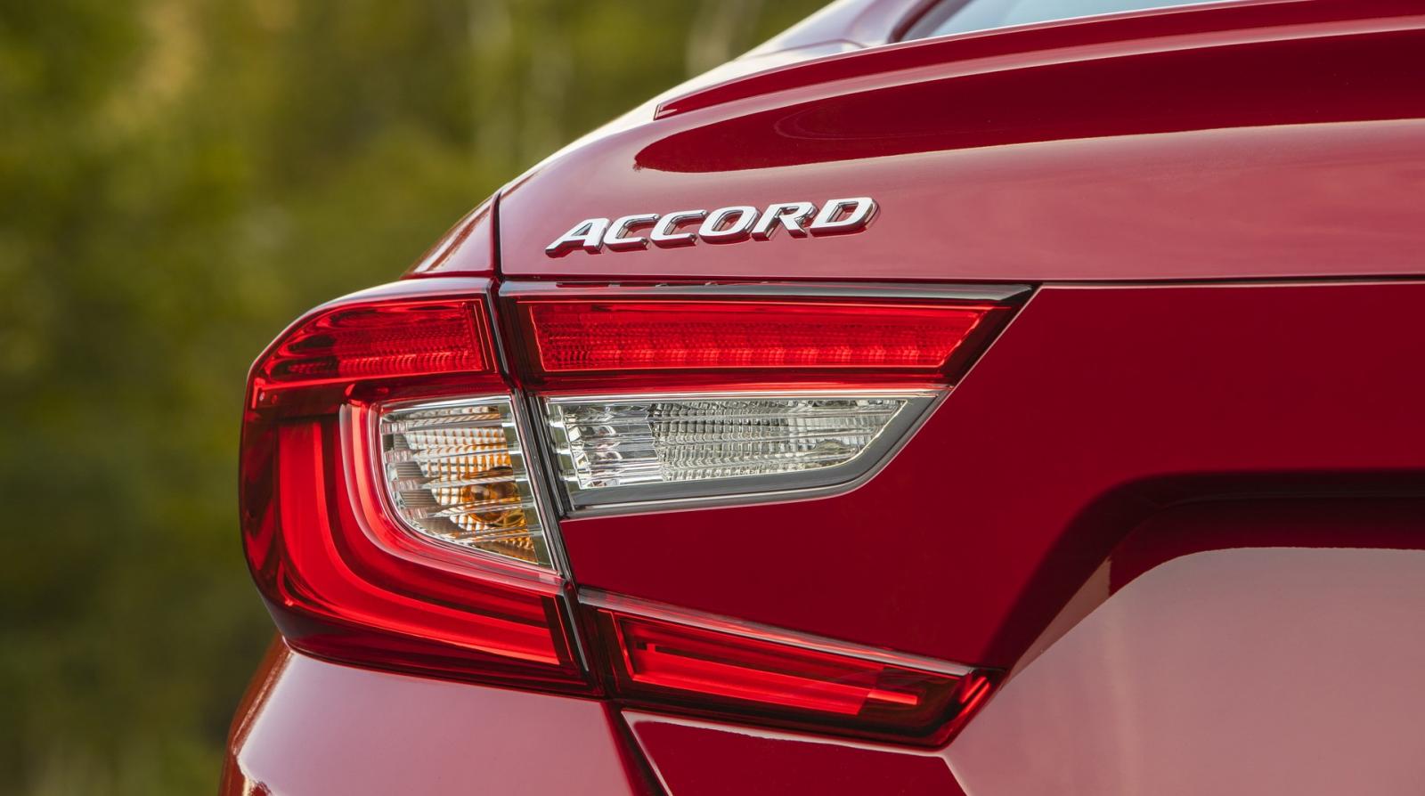So sánh xe Honda Accord 2019 và đời cũ qua ảnh a18