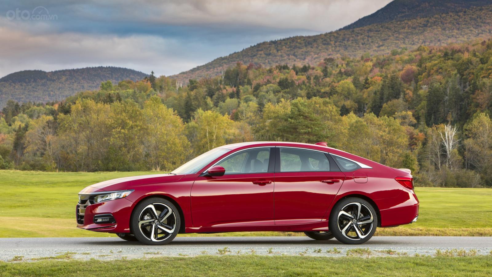 So sánh xe Honda Accord 2019 và đời cũ qua ảnh a2