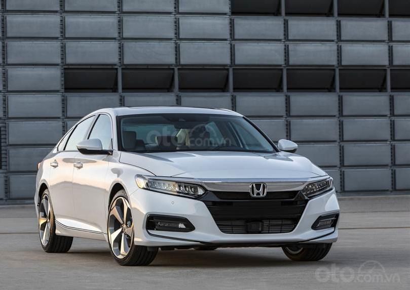 Honda Accord 2019 thế hệ mới bắt đầu được đại lý nhận đặt cọc với giá từ 1,1 tỷ đồng.