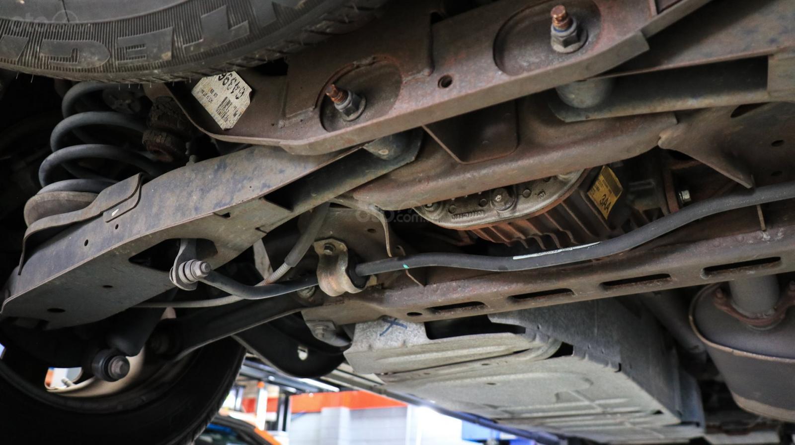 Thay các ống&nbsp;lót trục.