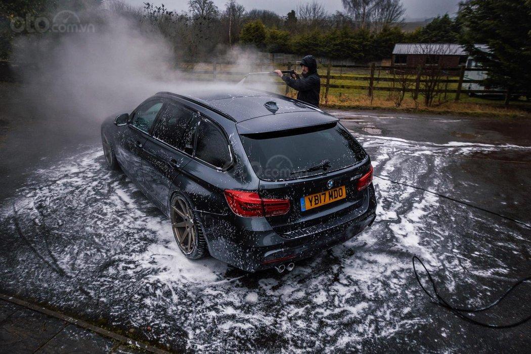 Rửa xe đúng cách.