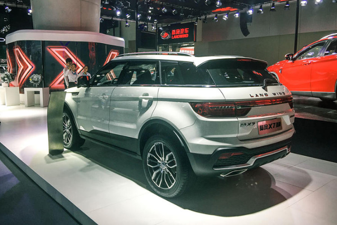 Xe Trung Quốc dùng chiêu gì để hấp dẫn khách Việt? a15