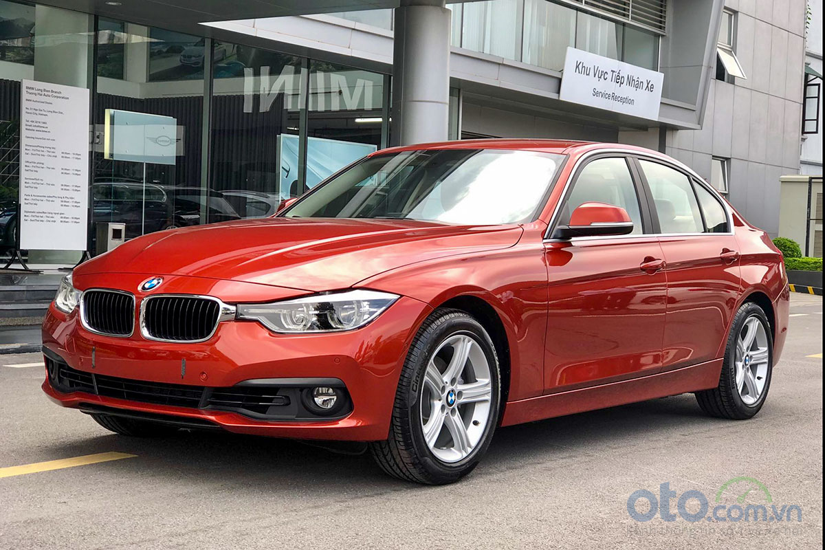 BMW 320i thế hệ cũ được giảm giá mạnh.