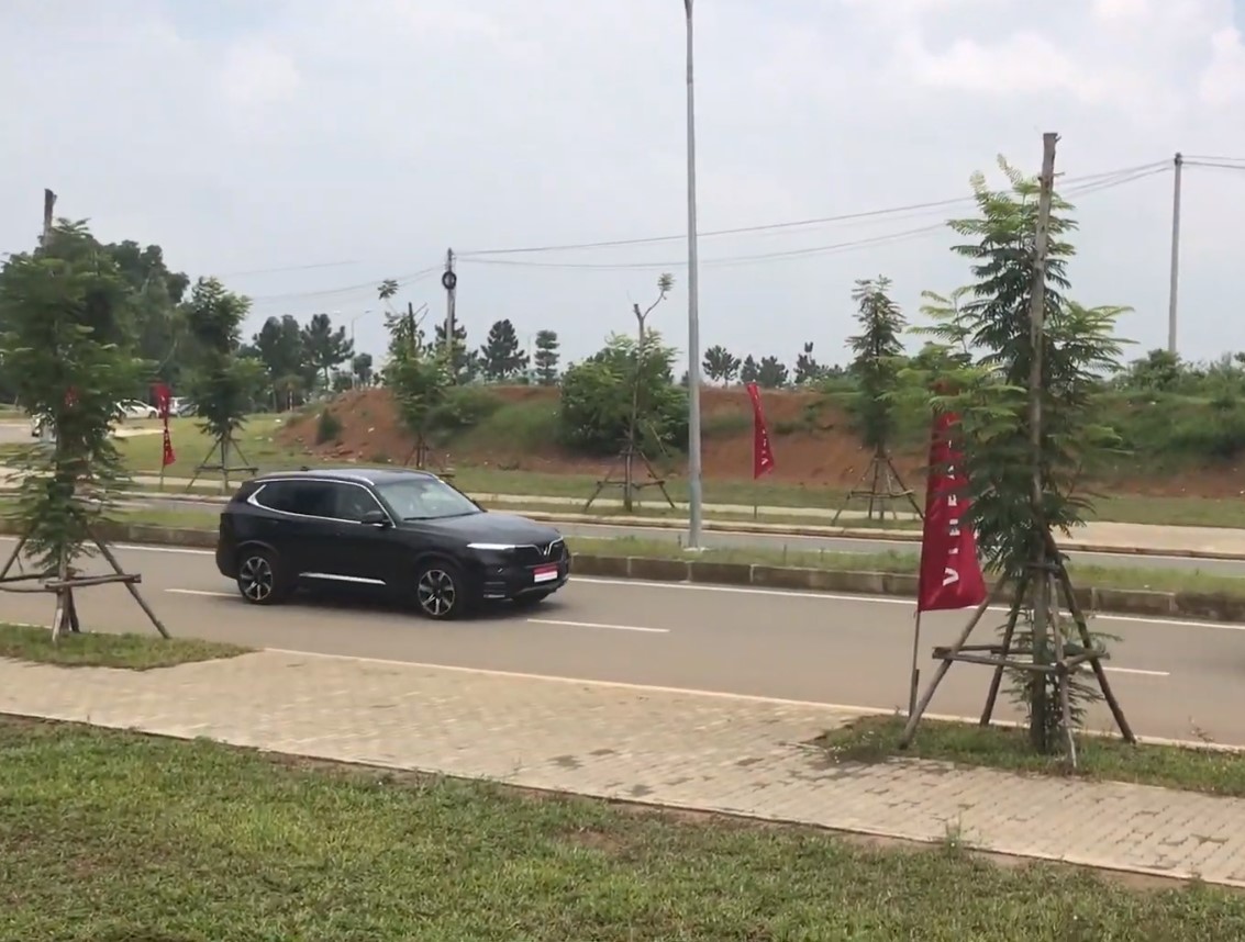 Video cận cảnh Thủ tưởng Malaysia lái thử xe VinFast tại Việt Nam a3
