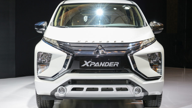 So sánh xe Mitsubishi Xpander 2019 và Suzuki Ertiga 2019 về thiết kế đầu xe a1