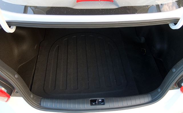 Đánh giá xe Kia Soluto 2019 về khoang hành lý - Cổ điển, quen thuộc nhưng cần cải thiện Đánh giá xe Kia Soluto 2019 về khoang hành lý - Cổ điển, quen thuộc nhưng cần cải thiện