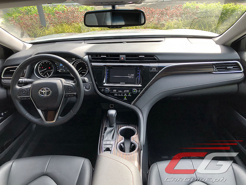 Toyota Camry chú trọng về mặt nội thất