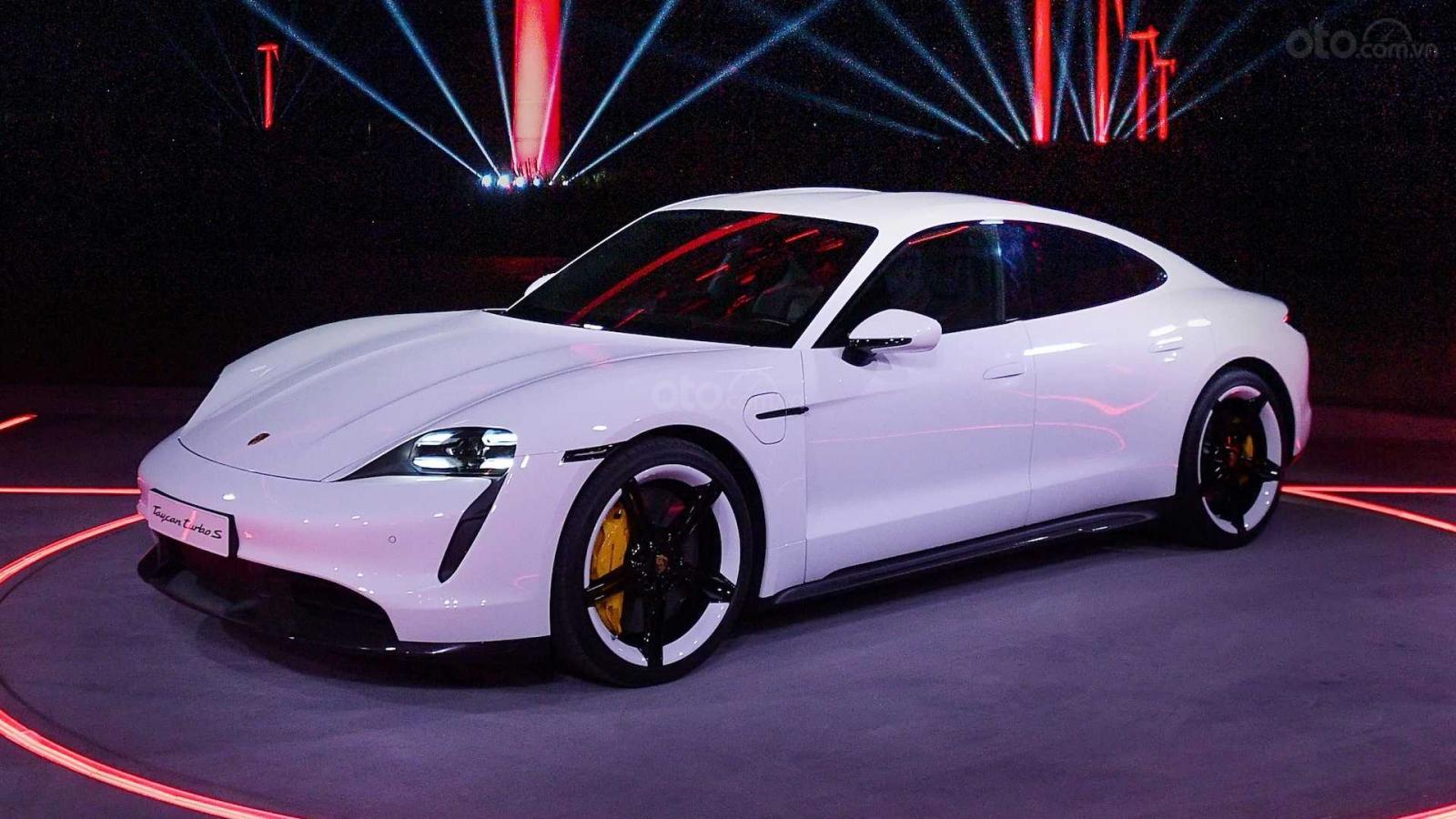 Porsche Taycan 2020 ra mắt chào giá từ 3,5 tỷ