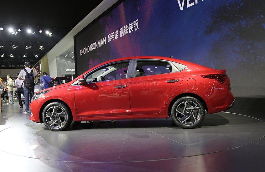 Thân xe Hyundai Accent 2020 nâng cấp mới.