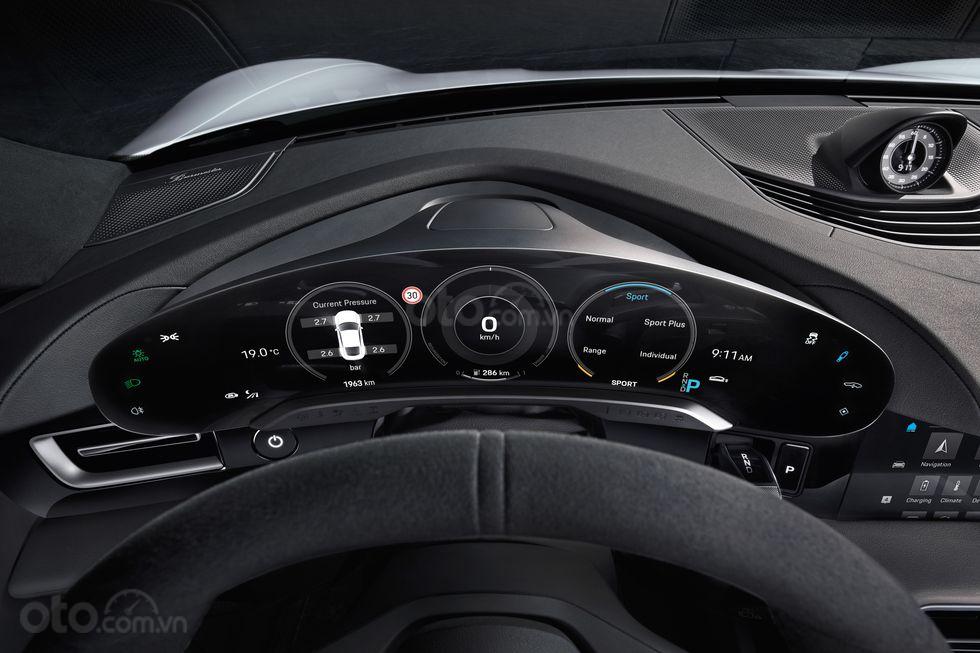 Đánh giá xe Porsche Taycan 2020 về trang bị tiện nghi - ảnh 1