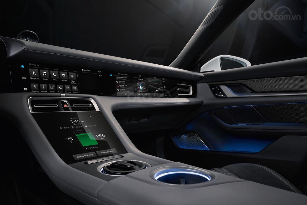 Đánh giá xe Porsche Taycan 2020.