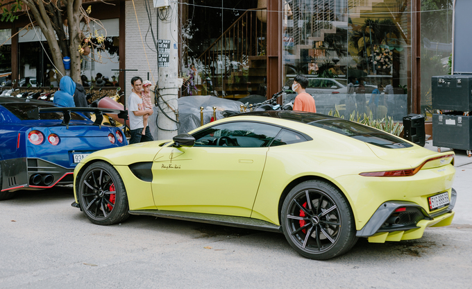 Aston Martin DB11.