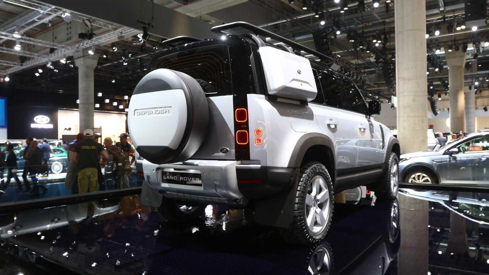 Land Rover Defender 2020 có 3 phiên bản ứng với 6 biến thể.