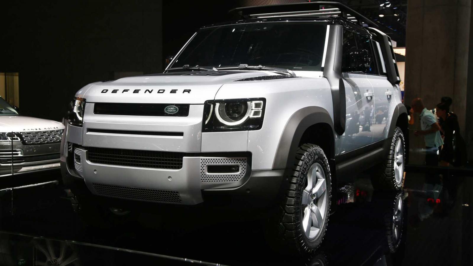 Land Rover Defender 2020 có giá khởi điểm từ 1,2 tỷ đồng đến 1,9 tỷ đồng.