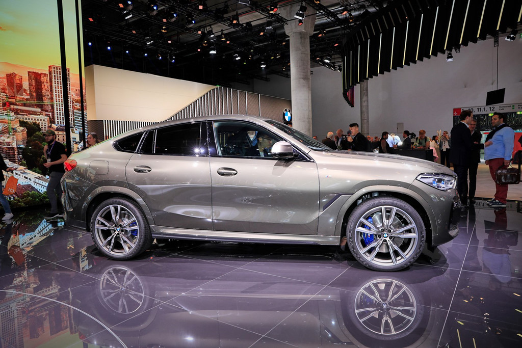 BMW X6 thế hệ mới gây ấn tượng mạnh khi xuất hiện tại triển lãm Frankfurt Motor Show 2019 12 BMW X6 thế hệ mới gây ấn tượng mạnh khi xuất hiện tại triển lãm Frankfurt Motor Show 2019 a12