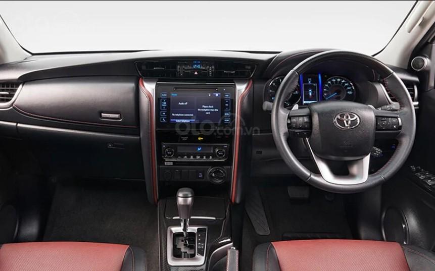Toyota Fortuner 2020 cũng điều chỉnh nhẹ giá bán
