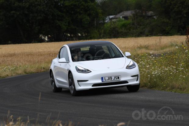 Tesla Model 3.