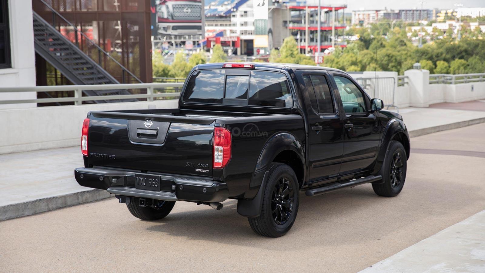 Nissan Titan 2019 Midnight Edition và Frontier 2019 full đen đẹp mắt