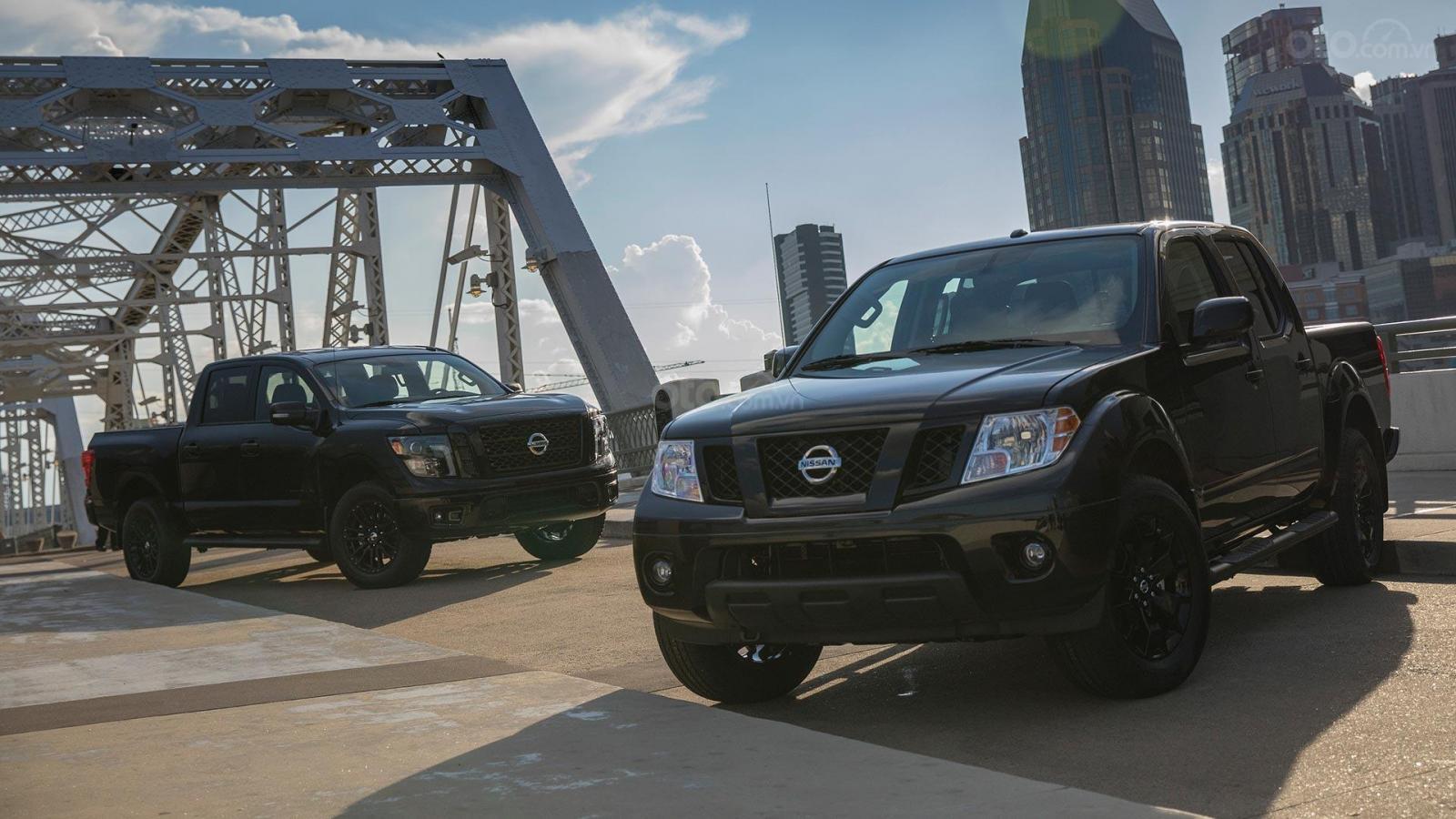 Nissan Titan 2019 Midnight Edition và Frontier 2019 ra mắt