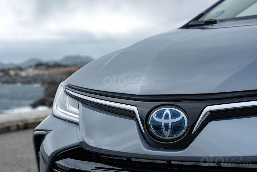 Ảnh chụp logo xe Toyota Corolla Altis 2020