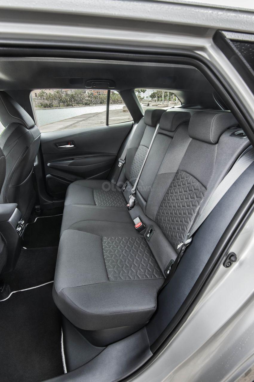 Ảnh chụp ghế sau xe Toyota Corolla Altis 2020